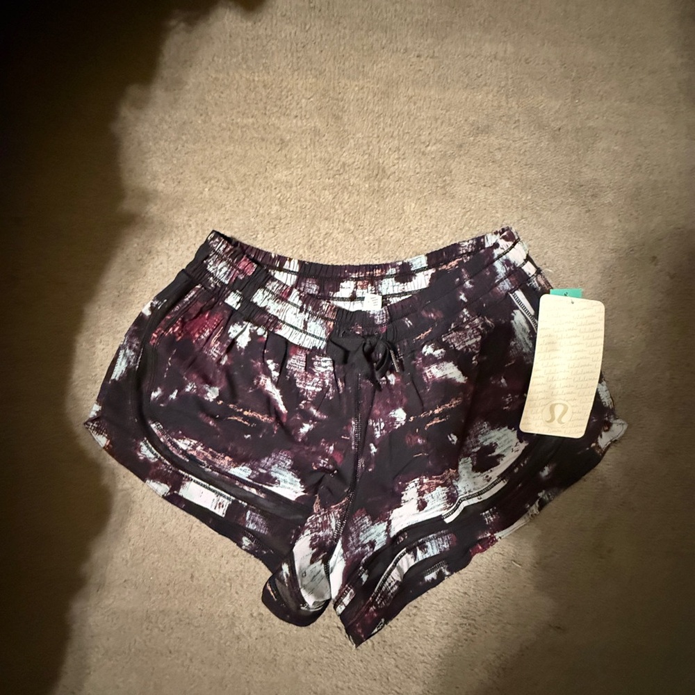 lululemon Make A Move Shorts Size 8 NWT Printed Lined Yoga Athletic Shorts
